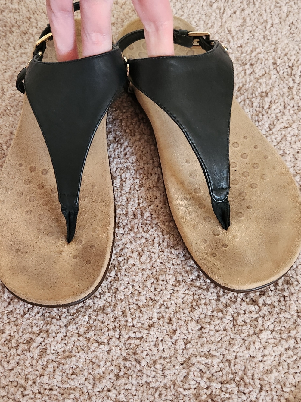 Vionic Black Leather Thong Sandals with Tan Footbed